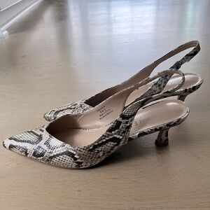 Snake print sling back neutral colors size 9